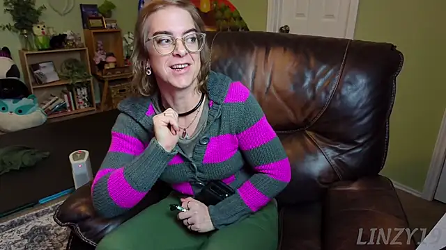 Snapshot of Linzy_19 chatting on 14, 2, 2025 Linzy 19 online show from 14, 2, 2025