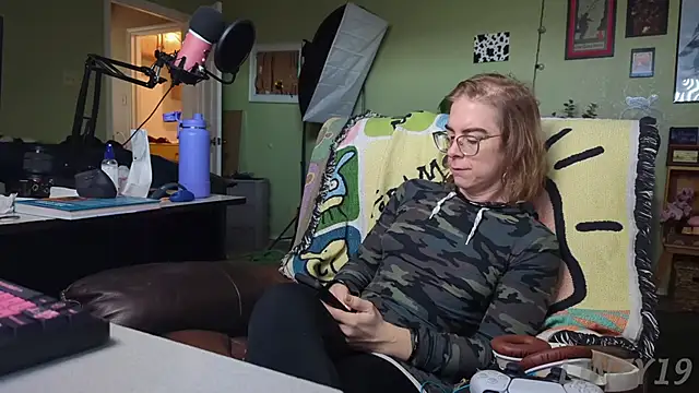 Snapshot of Linzy_19 chatting on 2, 3, 2025 Linzy 19 online show from 2, 3, 2025