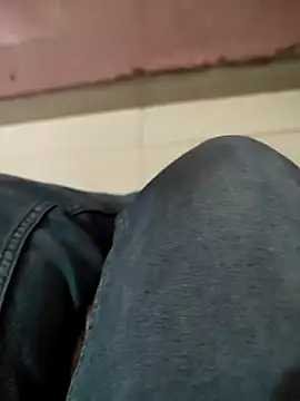 COUPLLE VILLAGE online show from 4, 1, 2025