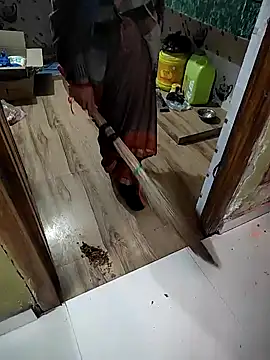 COUPLLE VILLAGE online show from 6, 1, 2025