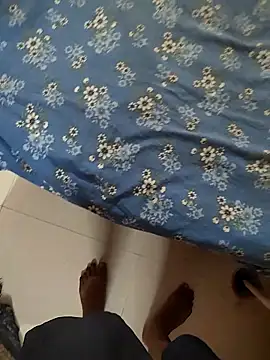 COUPLLE VILLAGE online show from 9, 9, 2025