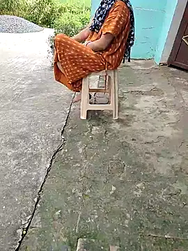 COUPLLE VILLAGE online show from 6, 10, 2025