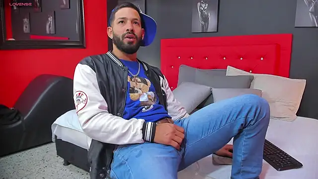 Thiagogomez online show from 3, 3, 2025