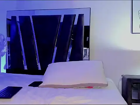 Snapshot of HollyEvanz chatting on 27, 9, 2025 HollyEvanz online show from 27, 9, 2025