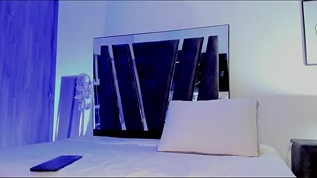 Snapshot of HollyEvanz chatting on 28, 9, 2025 HollyEvanz online show from 28, 9, 2025