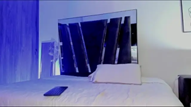 Snapshot of HollyEvanz chatting on 27, 10, 2025 HollyEvanz online show from 27, 10, 2025