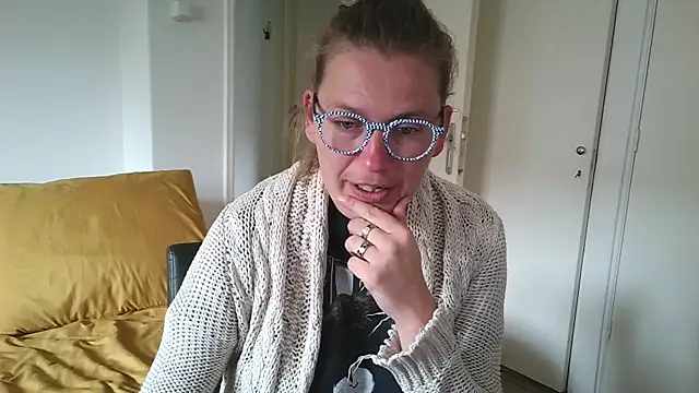 Snapshot of cumfun chatting on 15, 6, 2026 cumfun online show from 15, 6, 2026