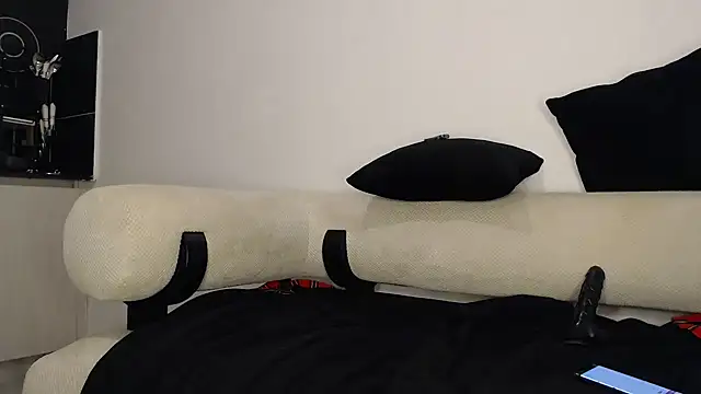 CurvyGlass online show from 5, 2, 2026