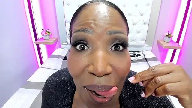 kimmturner online show from 25, 1, 2025