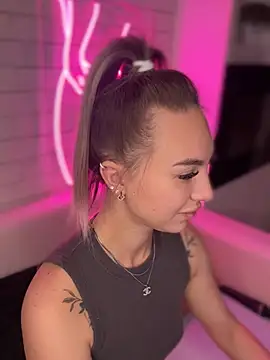 Snapshot of MiaMinx chatting on 4, 12, 2024 MiaMinx online show from 4, 12, 2024