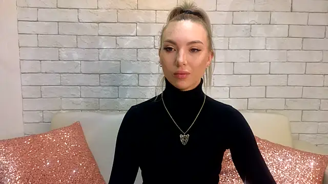 Snapshot of MiaMinx chatting on 4, 2, 2025 MiaMinx online show from 4, 2, 2025