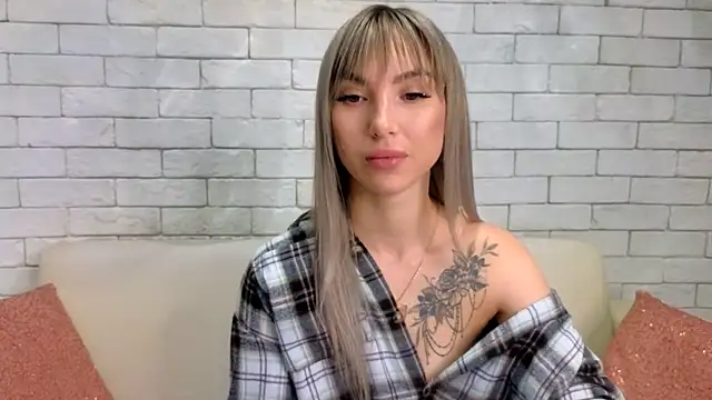 Snapshot of MiaMinx chatting on 10, 2, 2025 MiaMinx online show from 10, 2, 2025