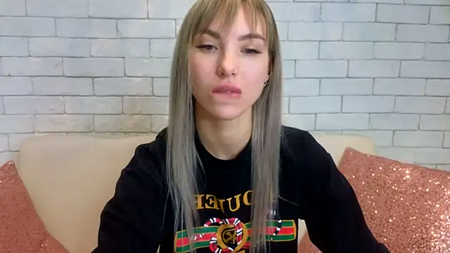 Snapshot of MiaMinx chatting on 12, 2, 2025 MiaMinx online show from 12, 2, 2025