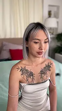 Snapshot of MiaMinx chatting on 10, 11, 2025 MiaMinx online show from 10, 11, 2025