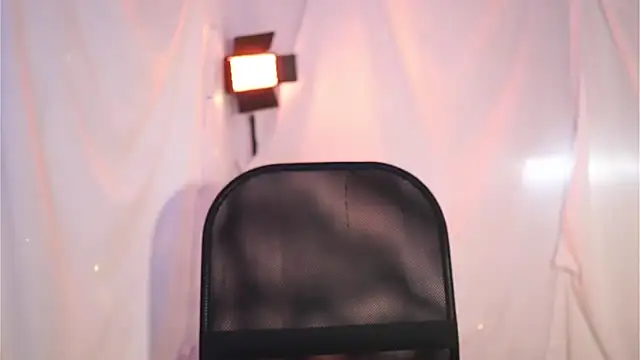 Snapshot of JulietaWinona chatting on 22, 11, 2025 JulietaWinona online show from 22, 11, 2025