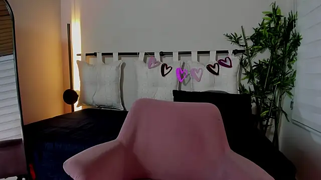 pamela anderson  online show from 18, 2, 2025