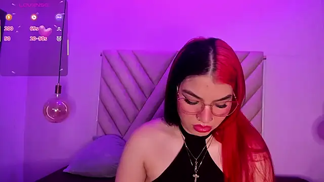 Snapshot of EmmaSwift_ chatting on 16, 9, 2025 EmmaSwift online show from 16, 9, 2025
