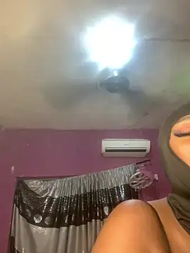 sweet1111 online show from 5, 1, 2025