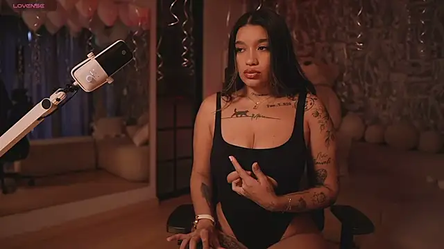 HannahW  online show from 24, 10, 2025