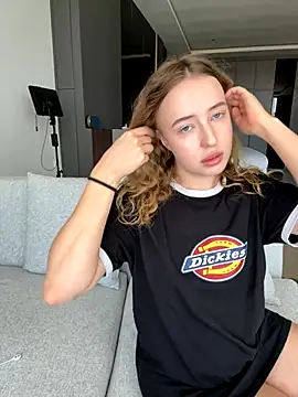 Nura n Sarah online show from 12, 10, 2025