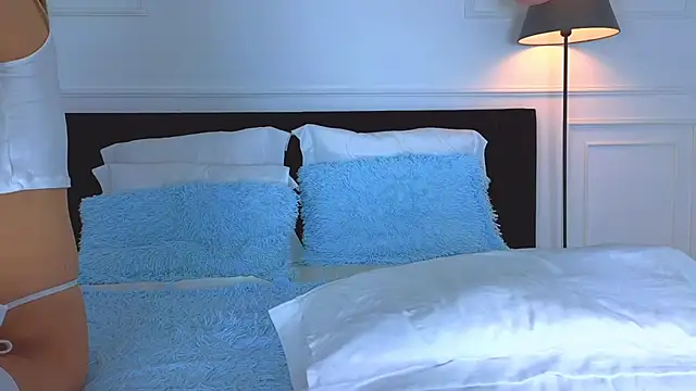 NicoleMarani online show from 12, 1, 2025