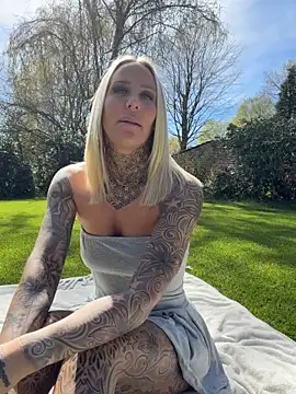 Lara-CumKitten online show from 8, 4, 2026