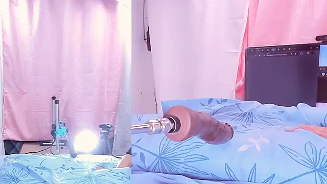 Snapshot of Aleska_James chatting on 20, 9, 2025 Aleska James online show from 20, 9, 2025