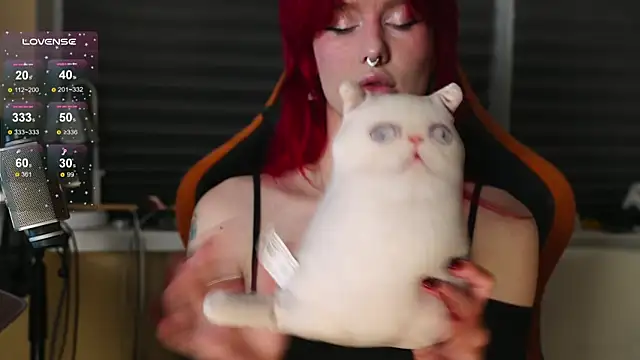 BlueCherryy online show from 11, 11, 2025