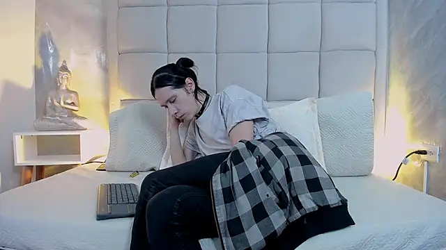 Hecatee 77 online show from 24, 10, 2025