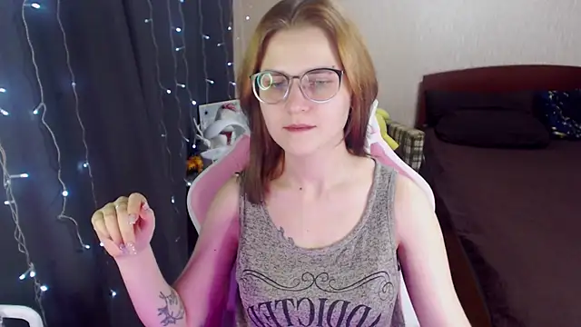 MissBrightShine online show from 1, 2, 2025