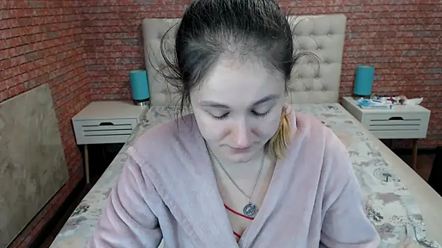 Holliy Cooper online show from 15, 10, 2025