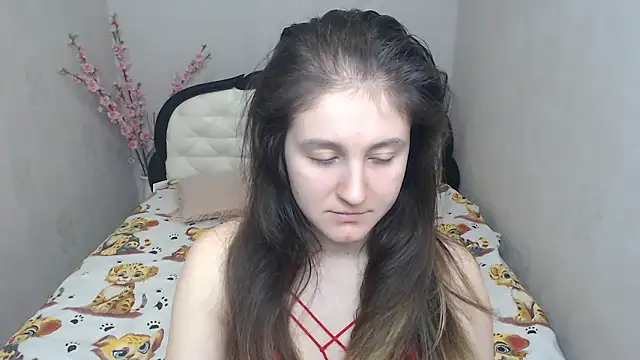 Holliy Cooper online show from 25, 3, 2026