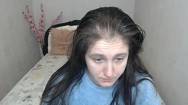 Holliy Cooper online show from 13, 4, 2026