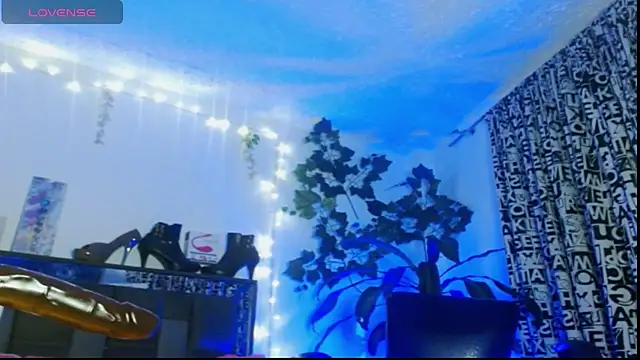 DULCE ZOE online show from 15, 1, 2025