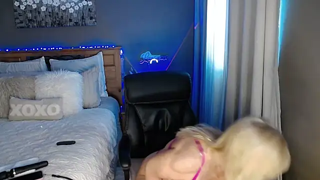 Snapshot of Lenaxox chatting on 6, 1, 2026 Lenaxox online show from 6, 1, 2026