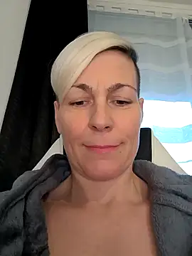 Snapshot of DarleenHot chatting on 17, 12, 2024 DarleenHot online show from 17, 12, 2024