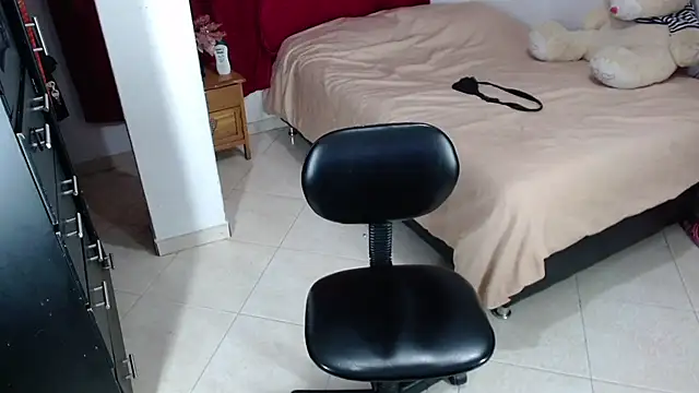 Tiffani Williams online show from 29, 1, 2025