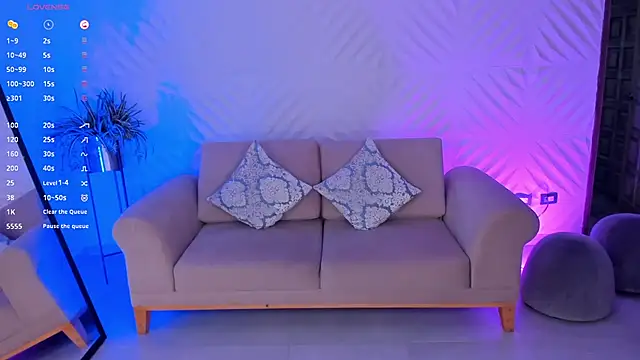 LizzHamilton   online show from 28, 1, 2025