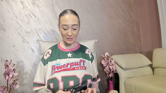 Rayanablackandwhite online show from 8, 2, 2026