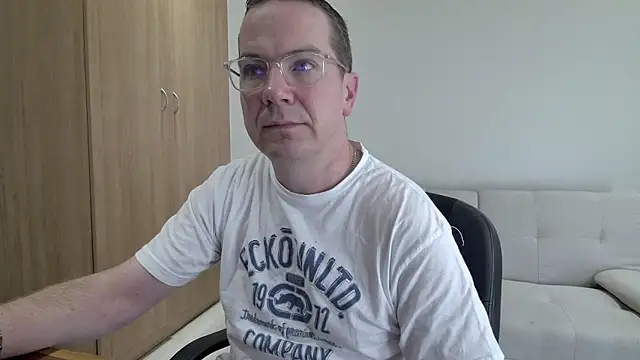 BrettJ81 online show from 11, 4, 2026