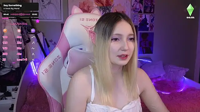 Snapshot of Evie_Ro chatting on 17, 12, 2024 Evie Ro online show from 17, 12, 2024