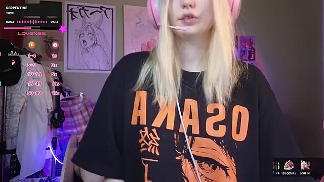Snapshot of Evie_Ro chatting on 4, 2, 2025 Evie Ro online show from 4, 2, 2025