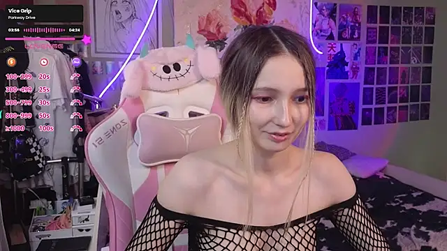 Snapshot of Evie_Ro chatting on 3, 3, 2025 Evie Ro online show from 3, 3, 2025