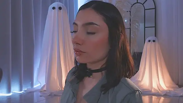 AmyArmstrong online show from 25, 10, 2025