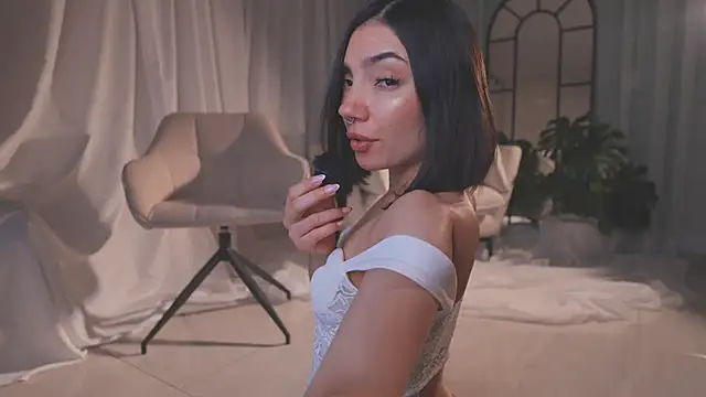 AmyArmstrong online show from 4, 2, 2026