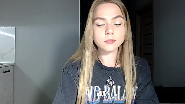 Snapshot of Sunbeam_ chatting on 12, 5, 2026 Sunbeam online show from 12, 5, 2026