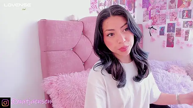 Snapshot of natalie_jaensen chatting on 13, 3, 2025 natalie jaensen online show from 13, 3, 2025