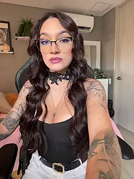 Snapshot of DaniDusan_ chatting on 27, 4, 2026 DaniDusan online show from 27, 4, 2026