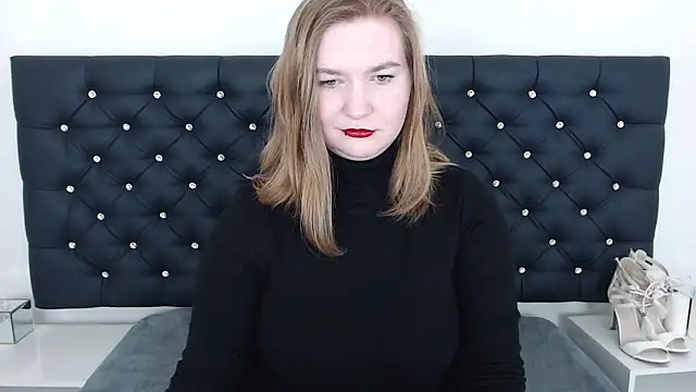 LaraDream online show from 5, 3, 2025